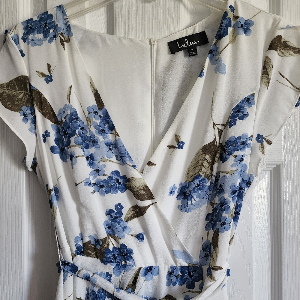 Lulus French country side white blue floral dress small